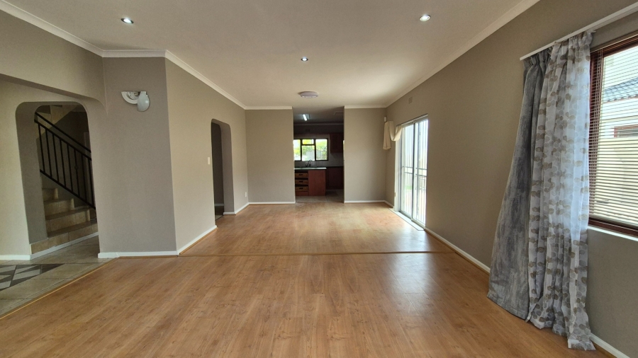 5 Bedroom Property for Sale in Country Club Western Cape